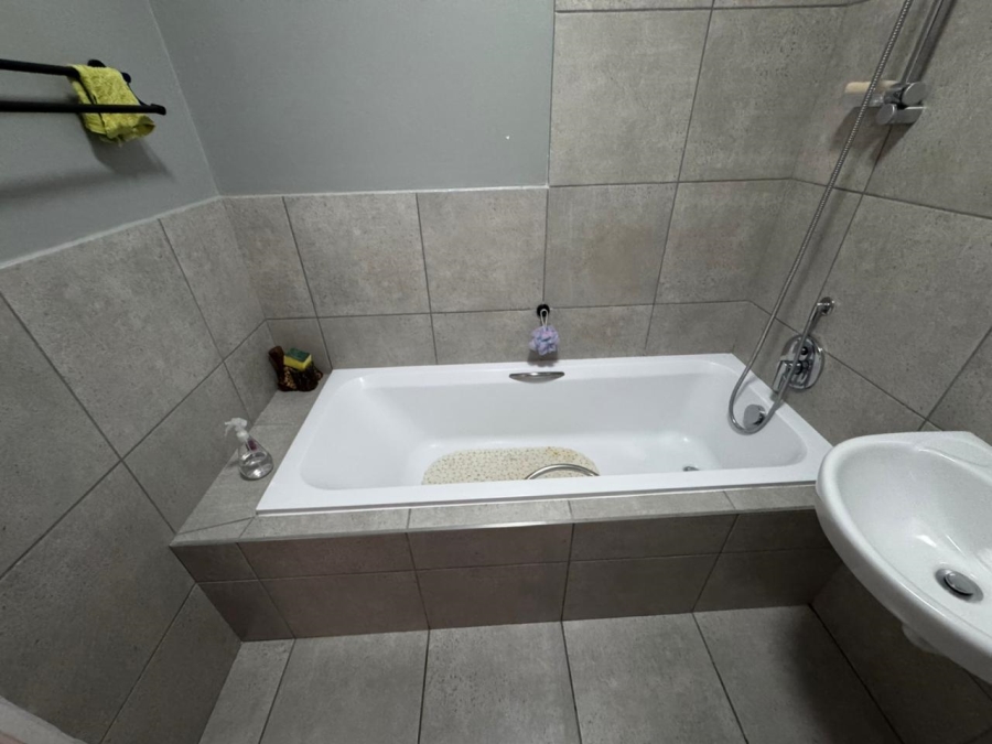 To Let 2 Bedroom Property for Rent in Dennemere Western Cape